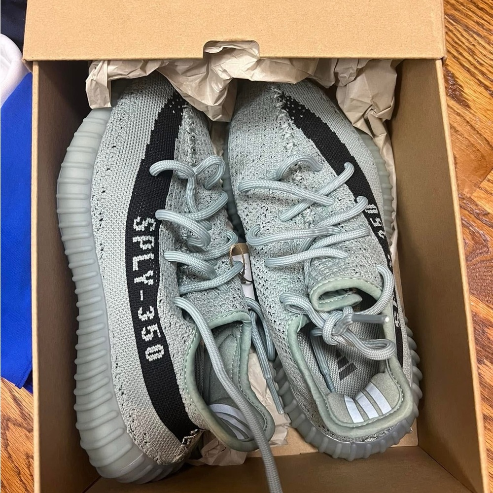 Kids Yeezy 4 1/2 sneakers